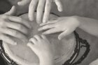 gr/kl Hände auf Djembe